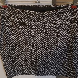 Black and white pencil skirt